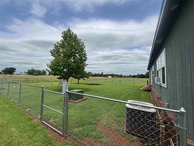597 S 3rd Ave, Sterling, OK 73567
