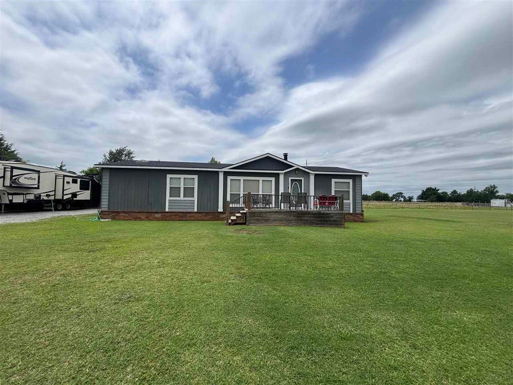 597 S 3rd Ave, Sterling, OK 73567