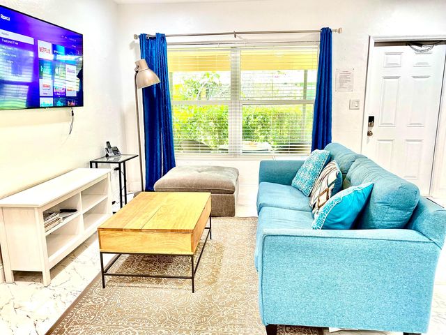 630 NE 17th Way, Fort Lauderdale, FL 33304