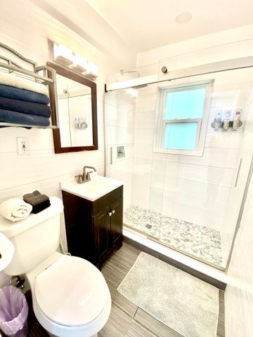 630 NE 17th Way, Fort Lauderdale, FL 33304