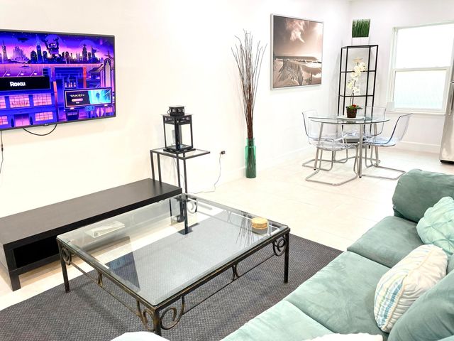 630 NE 17th Way, Fort Lauderdale, FL 33304