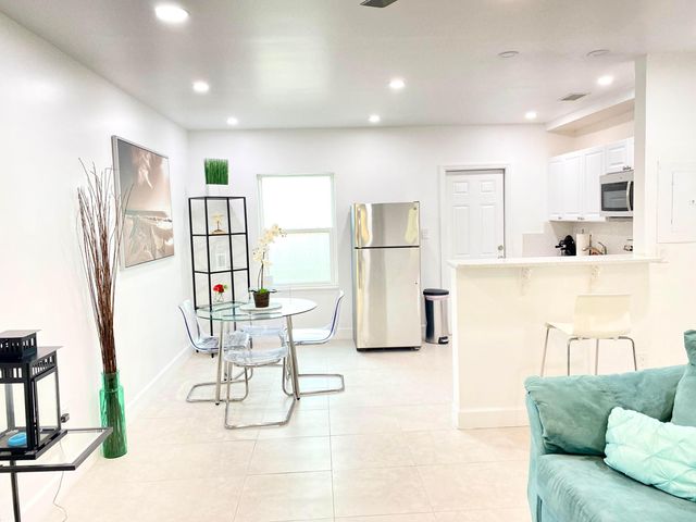 630 NE 17th Way, Fort Lauderdale, FL 33304