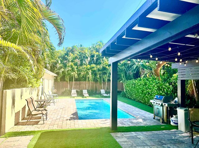 630 NE 17th Way, Fort Lauderdale, FL 33304