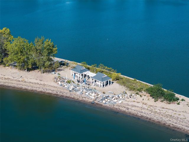 63 Premium Point, New Rochelle, NY 10801