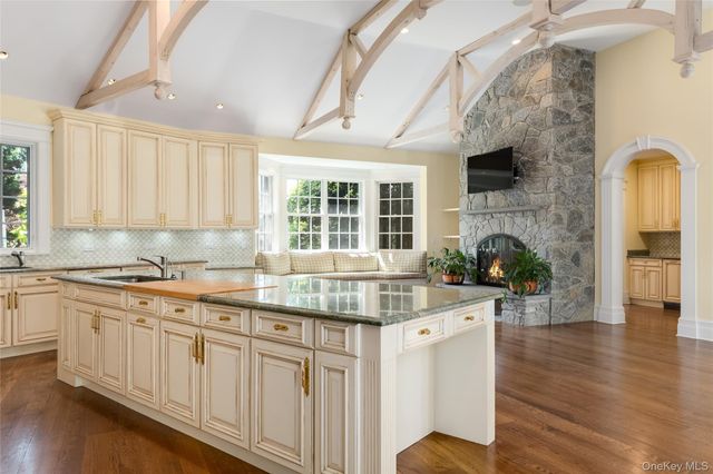 63 Premium Point, New Rochelle, NY 10801