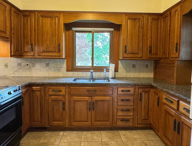 1627 S M-52 Highway, Owosso, MI 48867