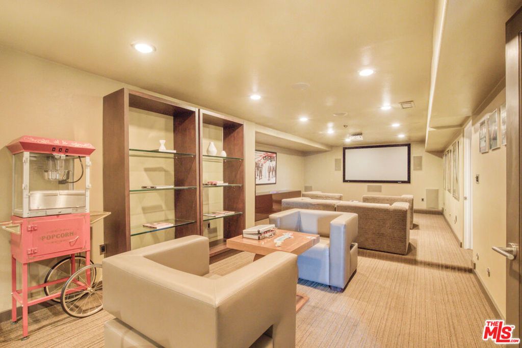 Image 11 of property listing at 1929 N Curson Place, Los Angeles, CA 90046