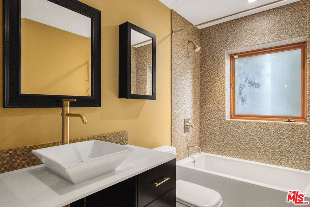 Image 15 of property listing at 1929 N Curson Place, Los Angeles, CA 90046
