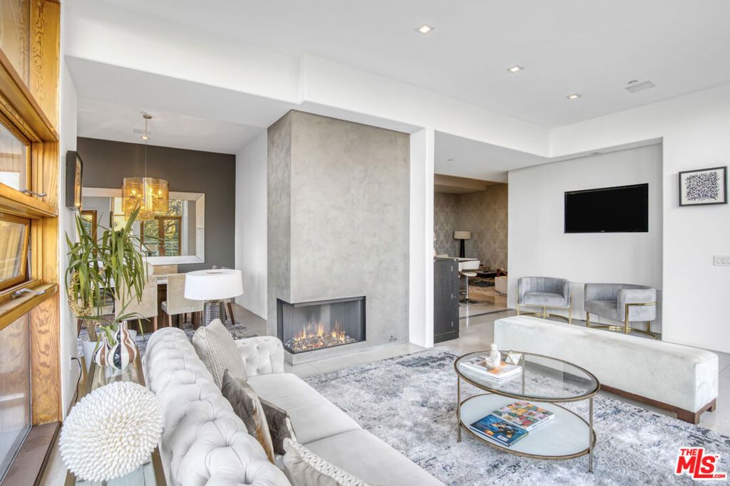 Image 17 of property listing at 1929 N Curson Place, Los Angeles, CA 90046
