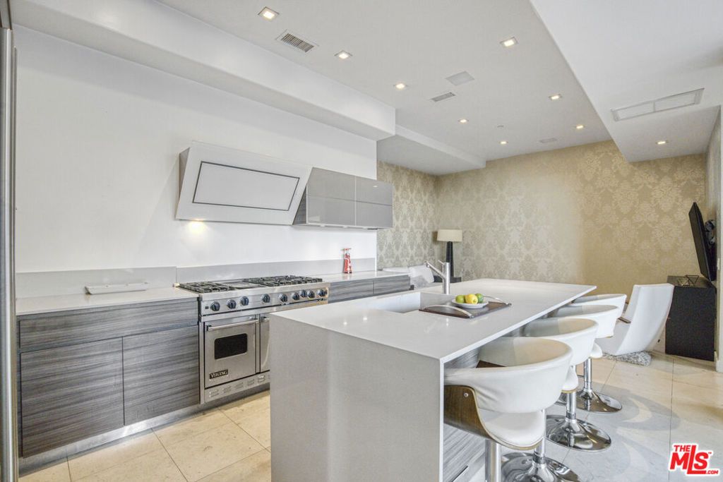 Image 20 of property listing at 1929 N Curson Place, Los Angeles, CA 90046