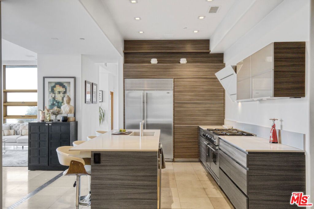 Image 21 of property listing at 1929 N Curson Place, Los Angeles, CA 90046