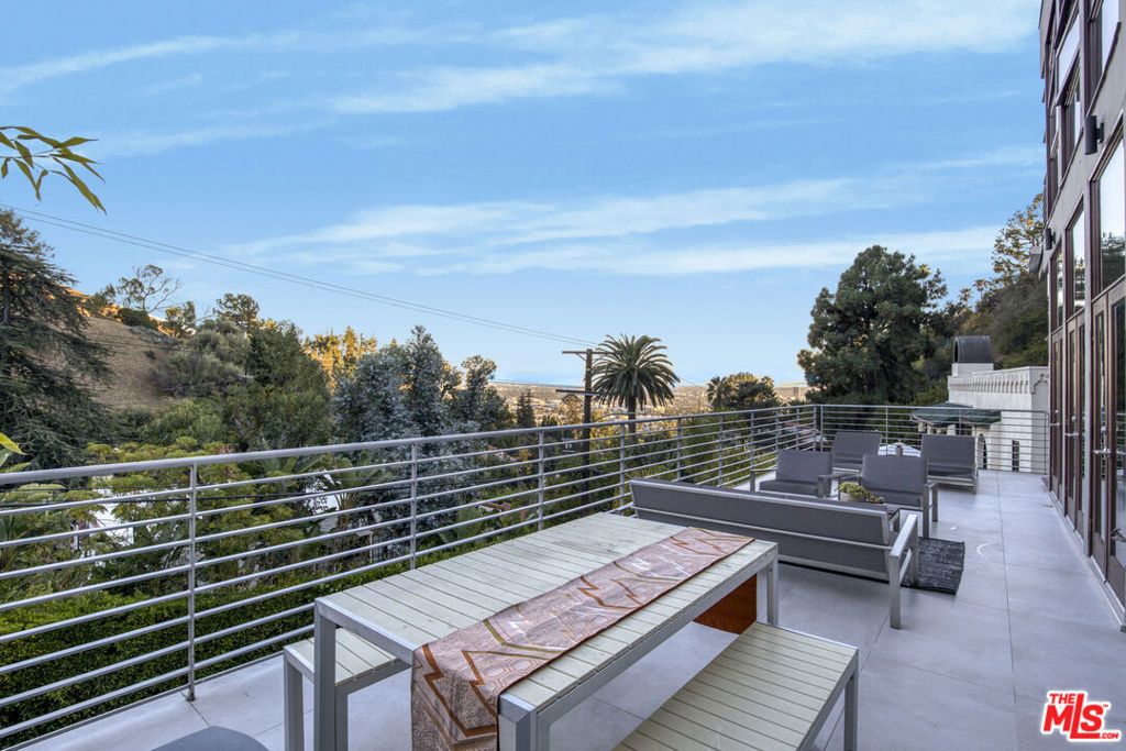 Image 26 of property listing at 1929 N Curson Place, Los Angeles, CA 90046