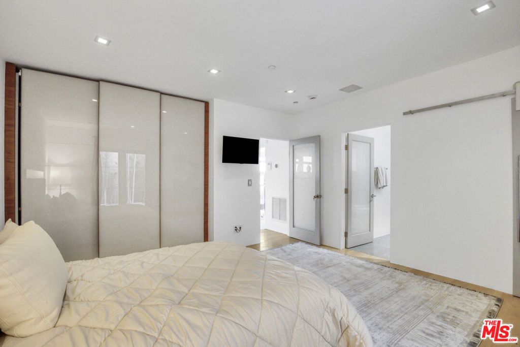 Image 29 of property listing at 1929 N Curson Place, Los Angeles, CA 90046