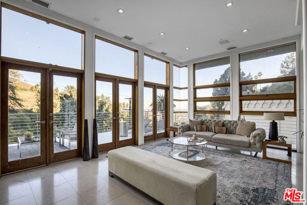 Image 33 of property listing at 1929 N Curson Place, Los Angeles, CA 90046