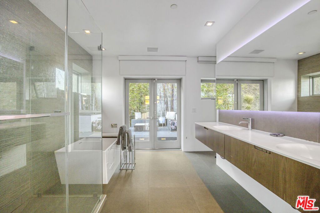 Image 34 of property listing at 1929 N Curson Place, Los Angeles, CA 90046