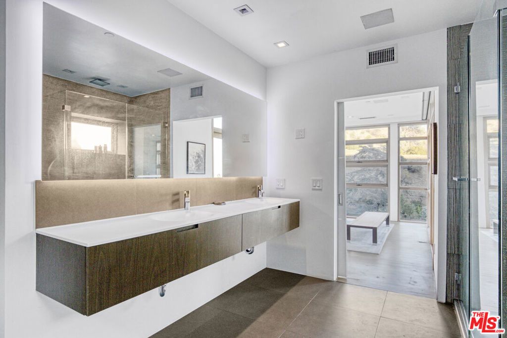 Image 36 of property listing at 1929 N Curson Place, Los Angeles, CA 90046