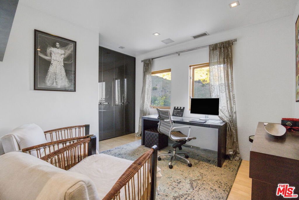 Image 38 of property listing at 1929 N Curson Place, Los Angeles, CA 90046