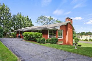144 Kittredge Rd, Pittsfield, MA 01201
