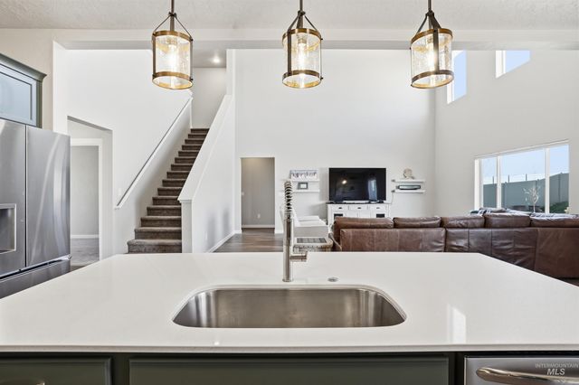 571 Dunmore Ave, Middleton, ID 83644