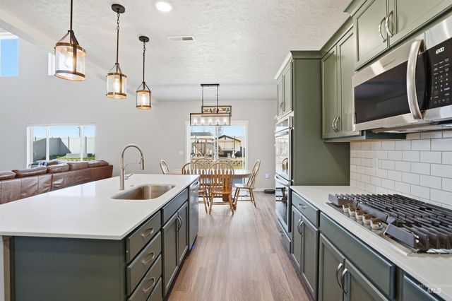 571 Dunmore Ave, Middleton, ID 83644