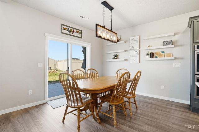 571 Dunmore Ave, Middleton, ID 83644