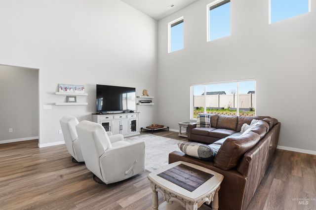 571 Dunmore Ave, Middleton, ID 83644