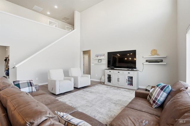 571 Dunmore Ave, Middleton, ID 83644