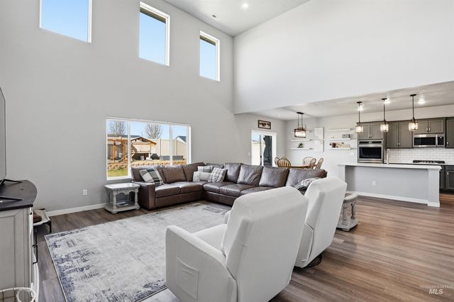 571 Dunmore Ave, Middleton, ID 83644