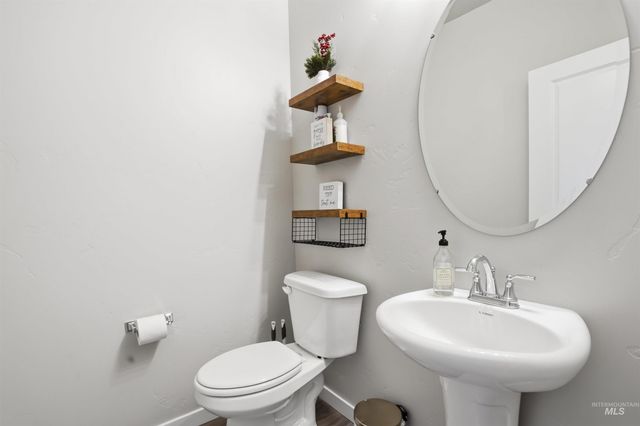 571 Dunmore Ave, Middleton, ID 83644