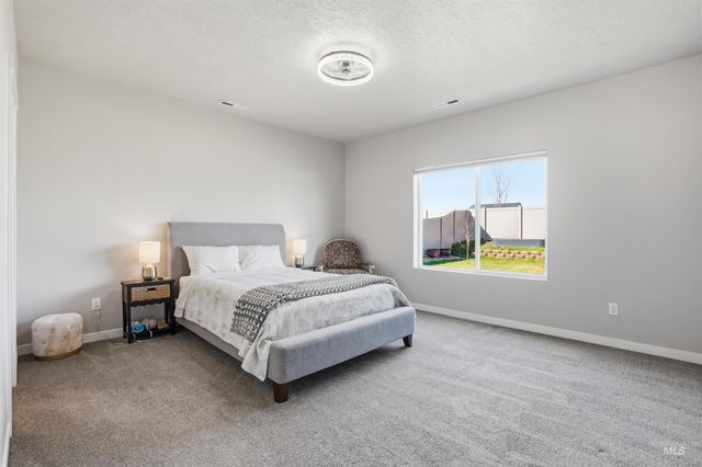 571 Dunmore Ave, Middleton, ID 83644