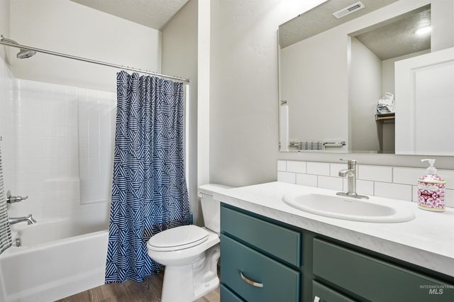 571 Dunmore Ave, Middleton, ID 83644