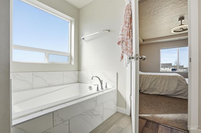 571 Dunmore Ave, Middleton, ID 83644