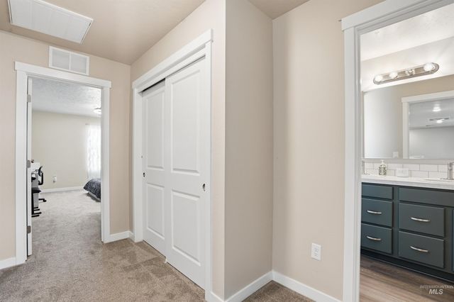 571 Dunmore Ave, Middleton, ID 83644