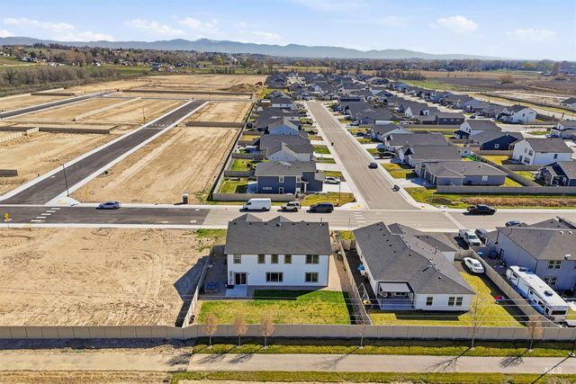 571 Dunmore Ave, Middleton, ID 83644