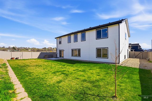 571 Dunmore Ave, Middleton, ID 83644