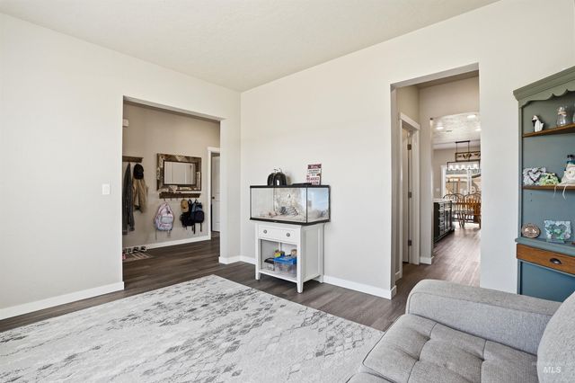 571 Dunmore Ave, Middleton, ID 83644