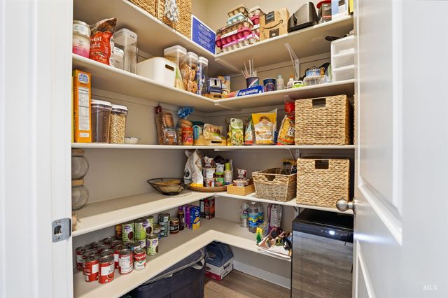 571 Dunmore Ave, Middleton, ID 83644