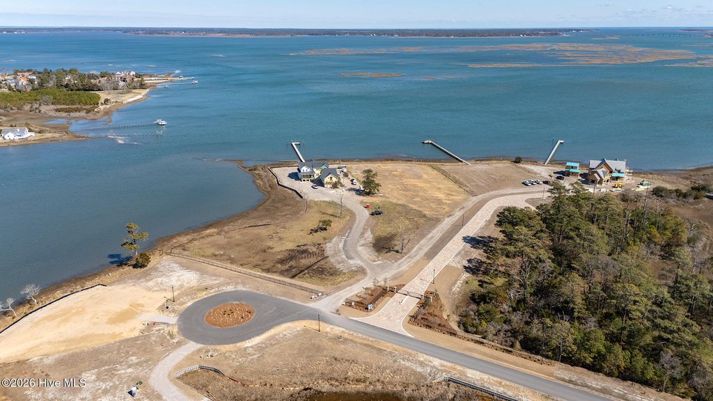 Image 5 of property listing at 109 Sanctuary Drive, Beaufort, NC 28516