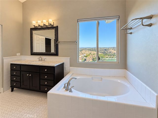 18 Lyon, Aliso Viejo, CA 92656