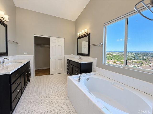 18 Lyon, Aliso Viejo, CA 92656