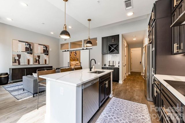 500 W Trade Street B3.T, Charlotte, NC 28202