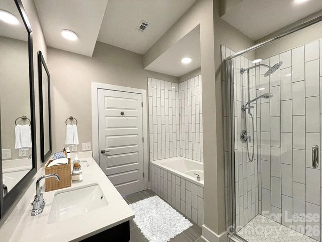 500 W Trade Street B3.T, Charlotte, NC 28202