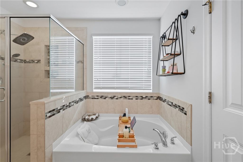 Image 10 of property listing at 12 Pomona Circle, Savannah, GA 31419