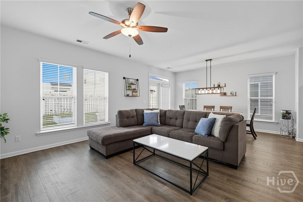 Image 11 of property listing at 12 Pomona Circle, Savannah, GA 31419