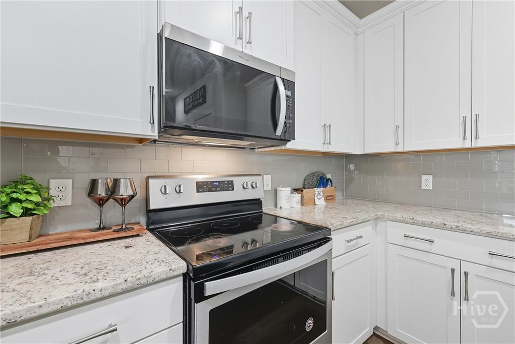 Image 4 of property listing at 12 Pomona Circle, Savannah, GA 31419