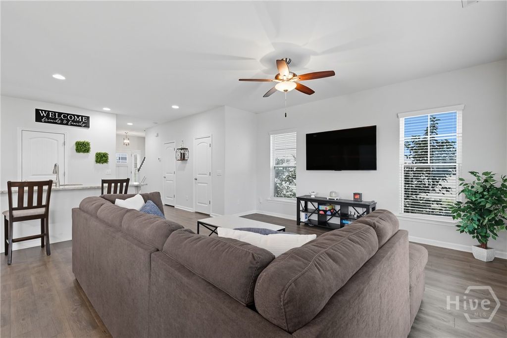 Image 7 of property listing at 12 Pomona Circle, Savannah, GA 31419