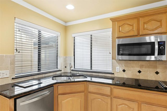 10900 Crown Colony DR 2, Austin, TX 78747