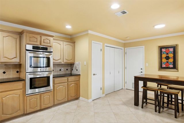 10900 Crown Colony DR 2, Austin, TX 78747