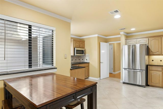 10900 Crown Colony DR 2, Austin, TX 78747