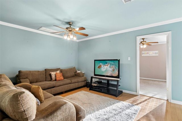 10900 Crown Colony DR 2, Austin, TX 78747